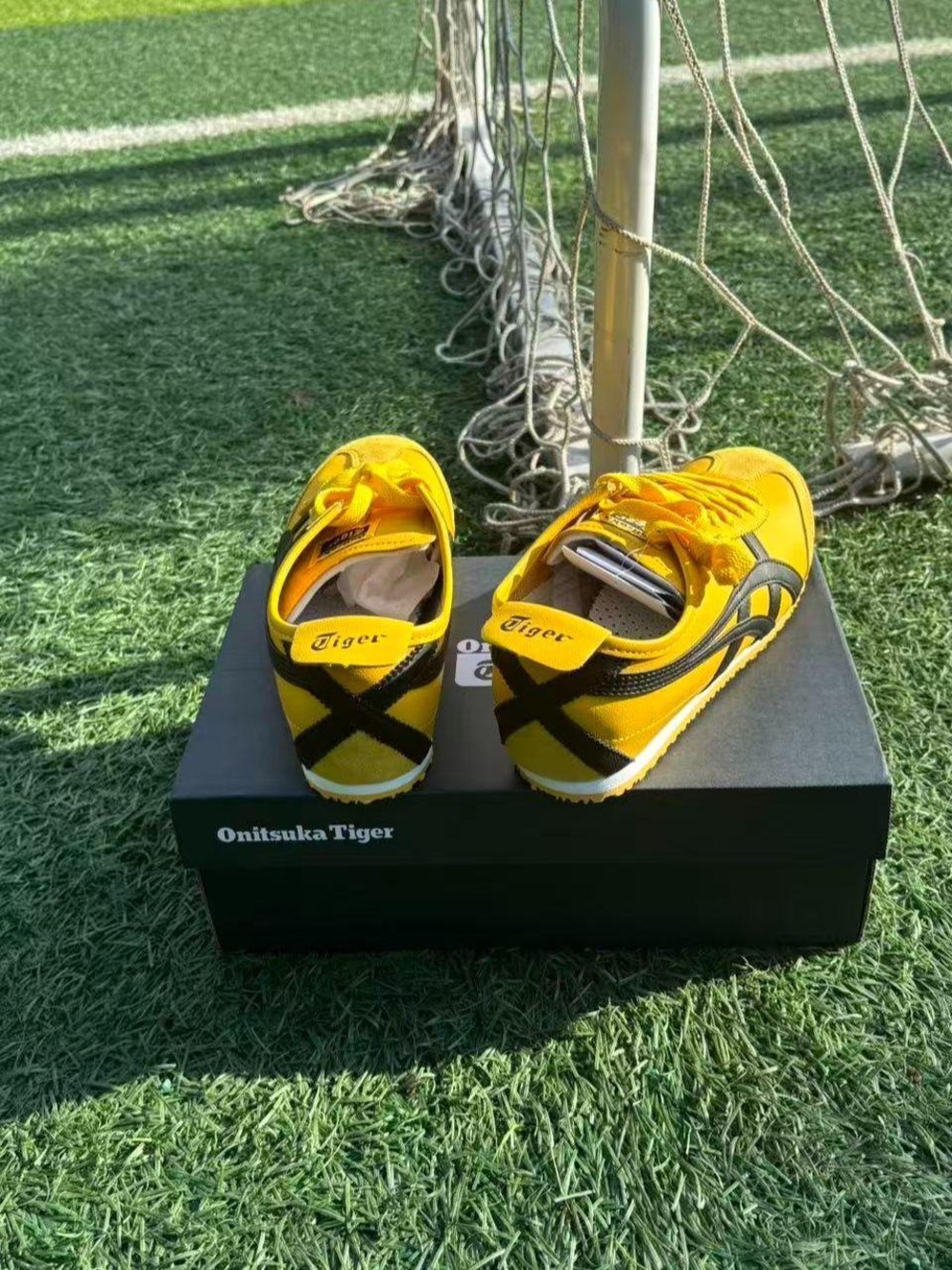 Onitsuka Tiger by Asics Men's Yellow & Black Sneakers - Picture 7 of 7
